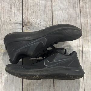 Nike 6Y black shoes